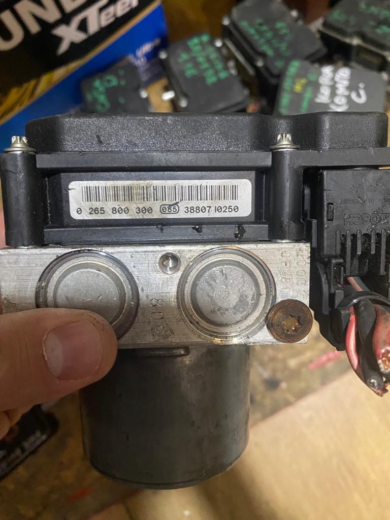 RENAULT MEGANE ABS POMPA BEYNİ 0265800300 8200038695 0265231300 
